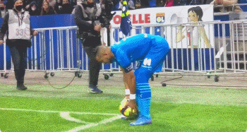 科隆vs圣保利：比尔特、卡明斯基首发，杰克逊-欧文、藤田让瑠奇马出战