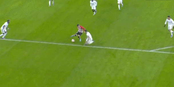 足球巴萨后防大将伤缺四周，主帅表情凝重